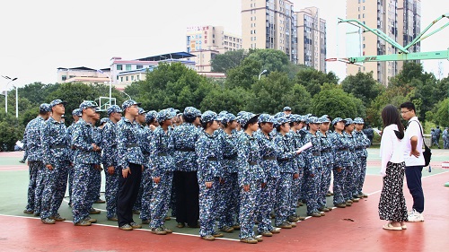 0481bbb97d004b98be1142a0bd59a956.jpg 助班同新生交流.jpg